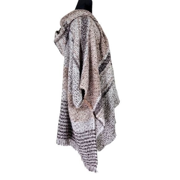 Vince Camuto Hooded Sweater Poncho One Size Fits Most Batwing Soft Brown Tan - Picture 2 of 7